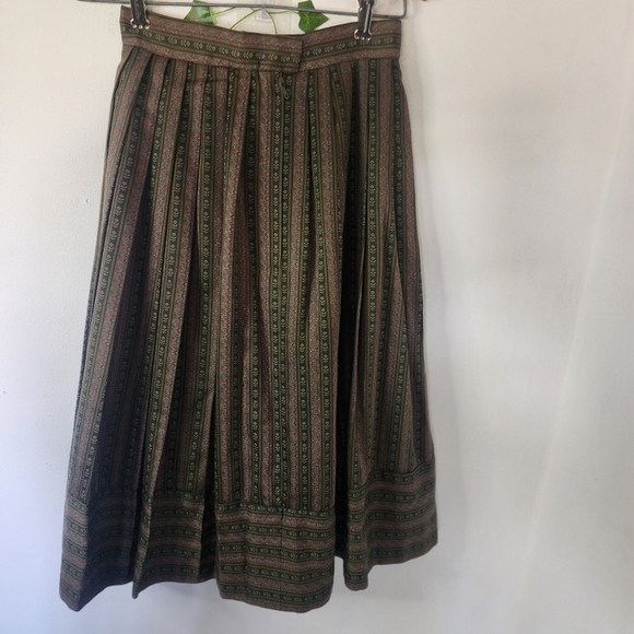 Loden Plankl Austria Cotton Floral Print Pleated Skirt - Picture 5 of 10